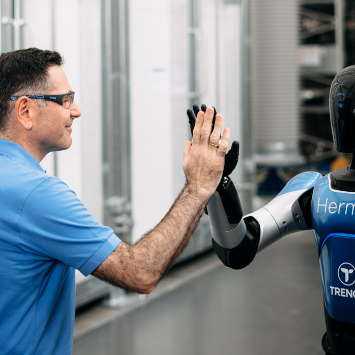 Robot-Agent "Hermes" gives a high-five to Trench Group CEO Dr. Basdere
